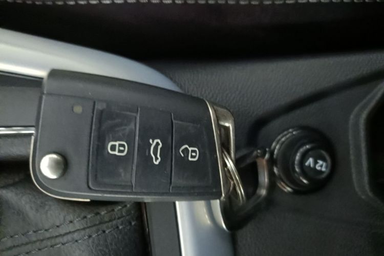 Volkswagen Polo 2022 car image #9