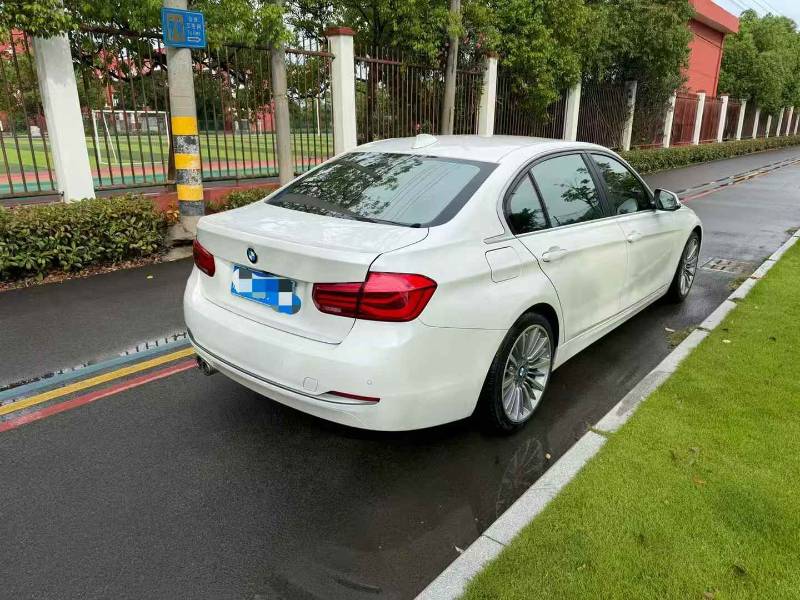 BMW 3 Series 2018 car image #6
