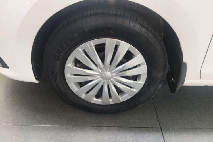Volkswagen Santana 2023 صورة سيارة #9