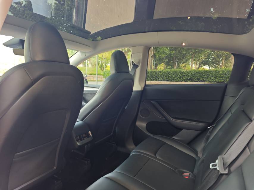 Tesla Model Y 2024 #5 Tesla Model Y 2024 car image #5