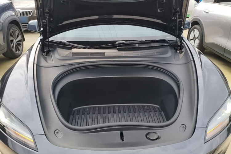 Tesla Model 3 2025 car image #20