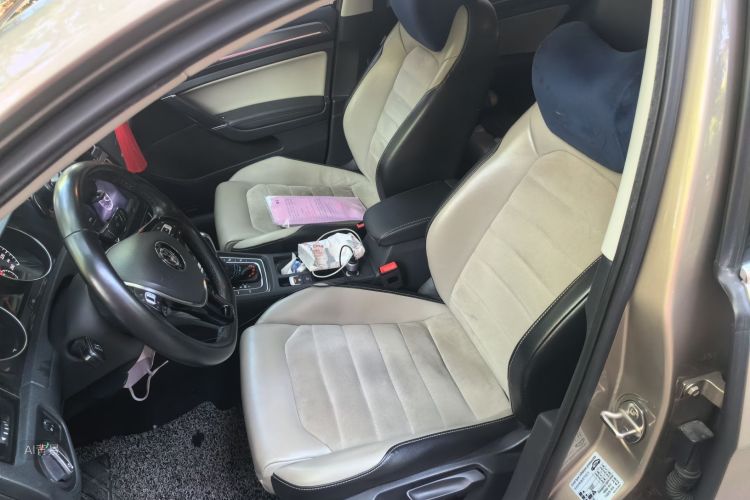 Volkswagen Golf 2017 car image #17