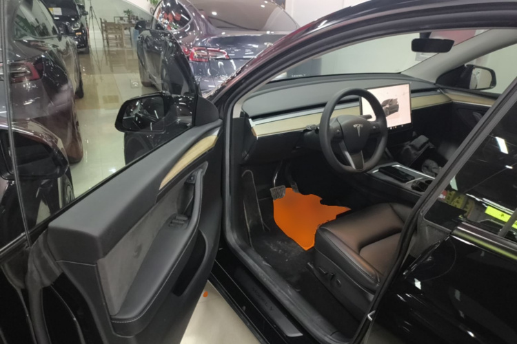 Tesla Model Y 2023 #16 Tesla Model Y 2023 car image #16