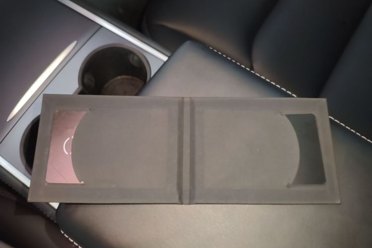 Tesla Model Y 2023 car image #9