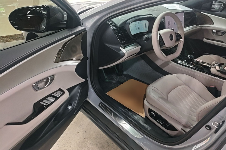 BYD Han 2025 car image #12