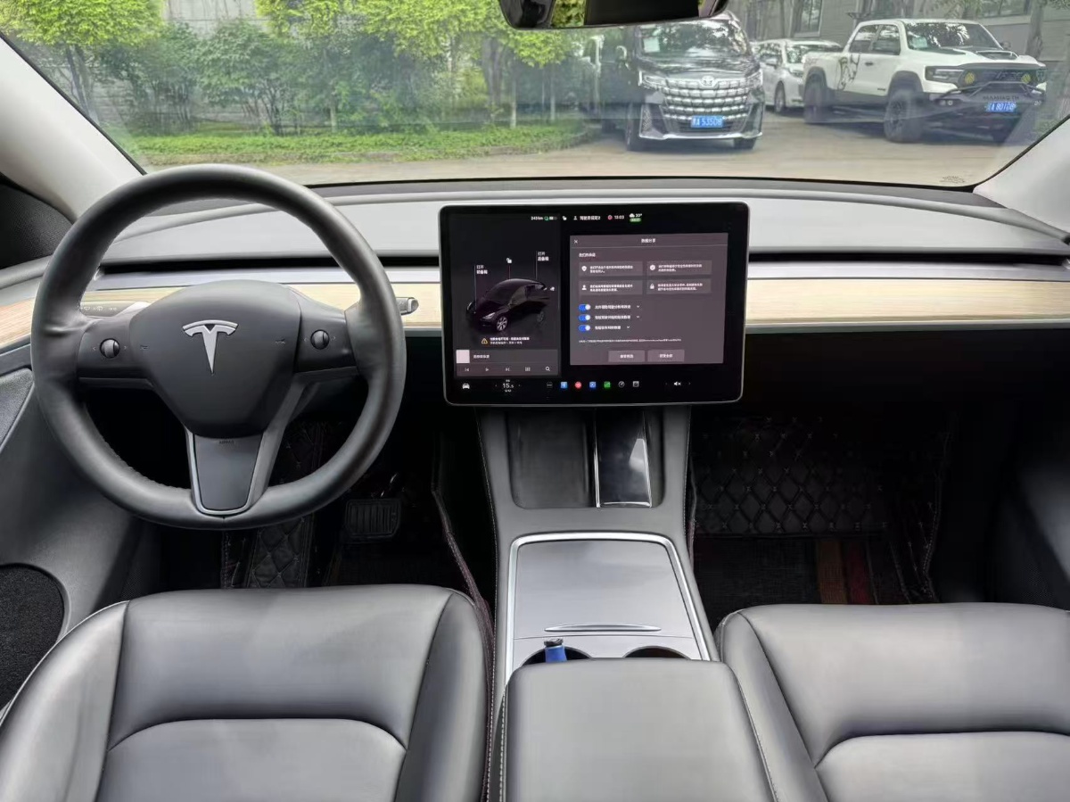 Tesla Model Y 2023 #4 Tesla Model Y 2023 car image #4
