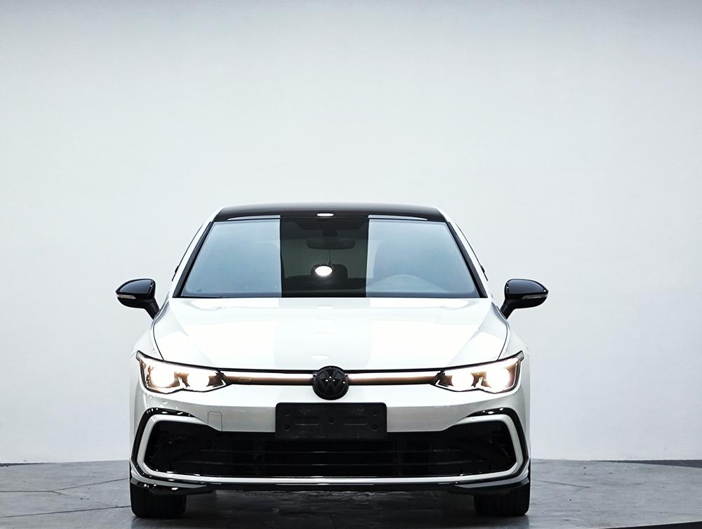 Volkswagen Golf 2023 car image #2