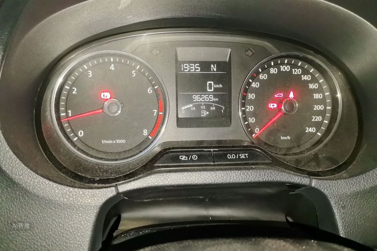 Volkswagen Polo 2015 car image #14