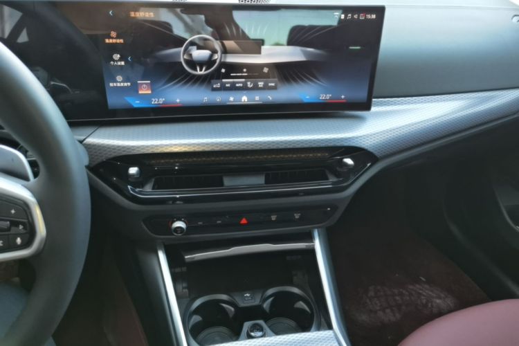 BMW 3 Series 2024 #13 BMW 3 Series 2024 immagine di auto #13