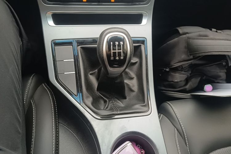 GEELY Emgrand 2019 #14 GEELY Emgrand 2019 car image #14