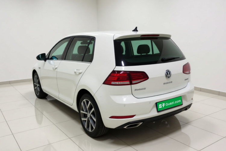 Volkswagen Golf 2020 car image #5