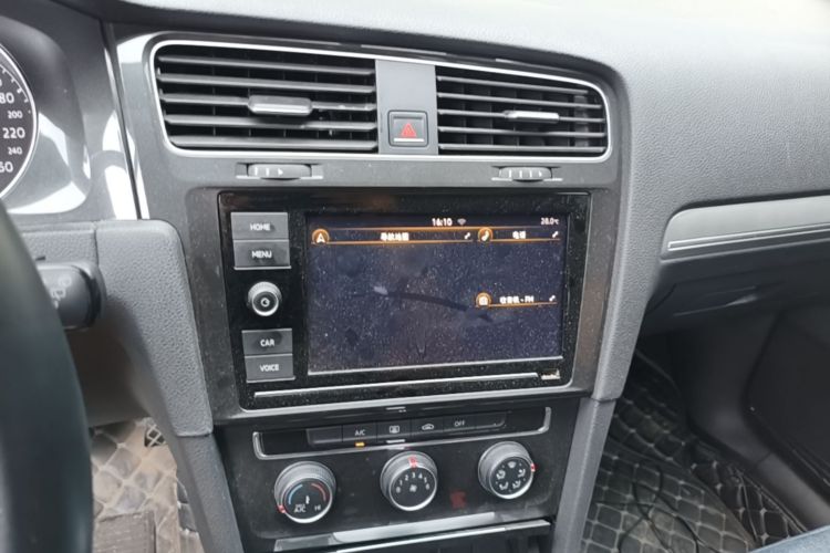 Volkswagen Golf 2019 car image #13