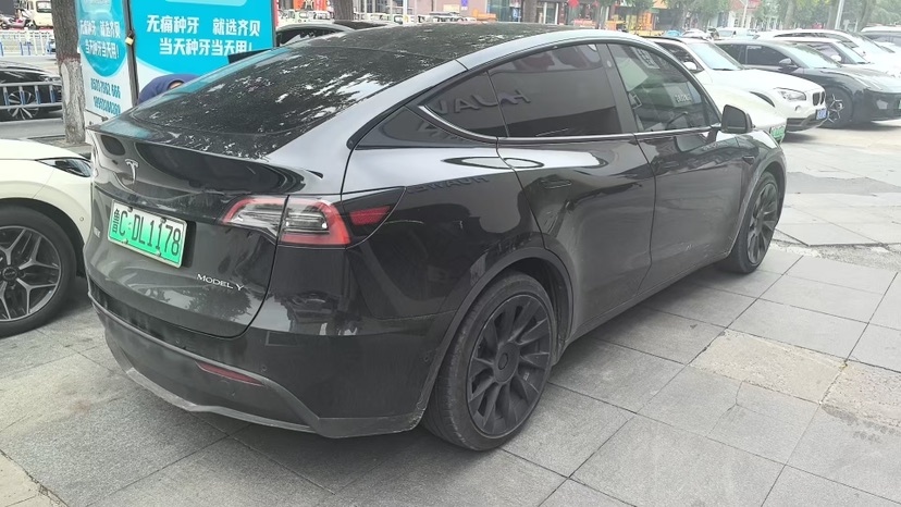 Tesla Model Y 2022 car image #3