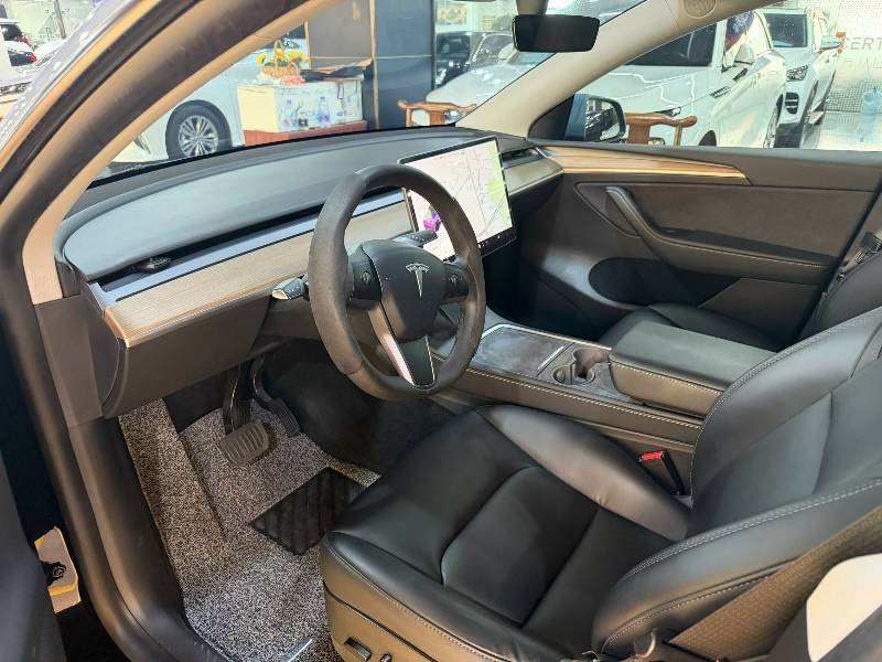 Tesla Model Y 2021 #2 Tesla Model Y 2021 car image #2