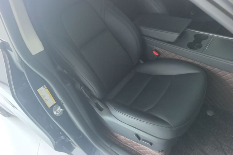 Tesla Model Y 2024 car image #25