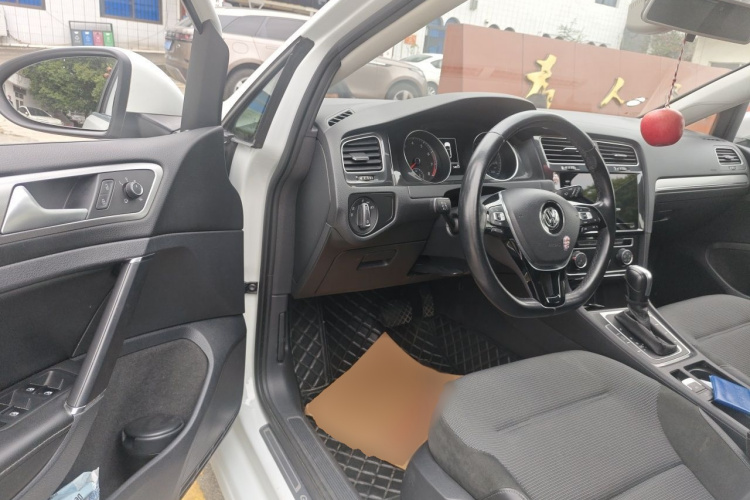 Volkswagen Golf 2020 صورة سيارة #9