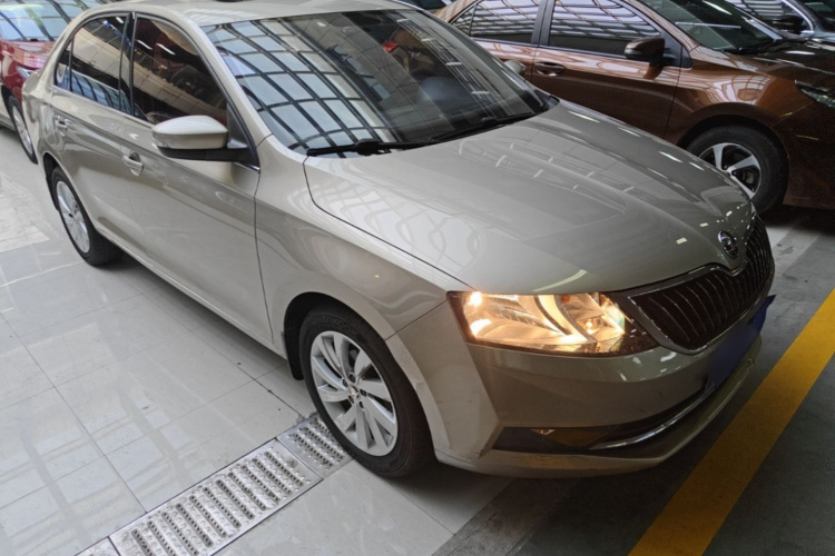 Skoda Rapid 2018 image de voiture #4