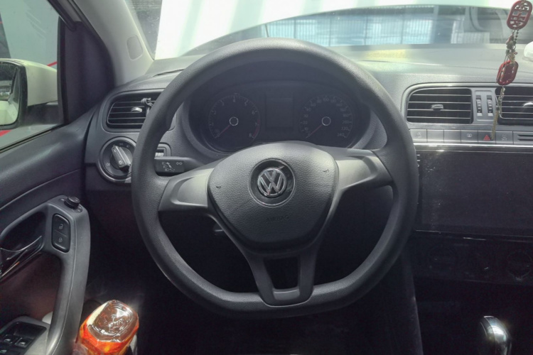 Volkswagen Polo 2019 car image #11