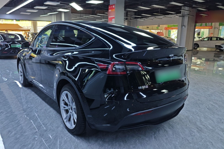 Tesla Model Y 2023 car image #5
