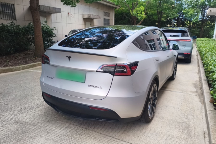 Tesla Model Y 2022 #5 Tesla Model Y 2022 immagine di auto #5