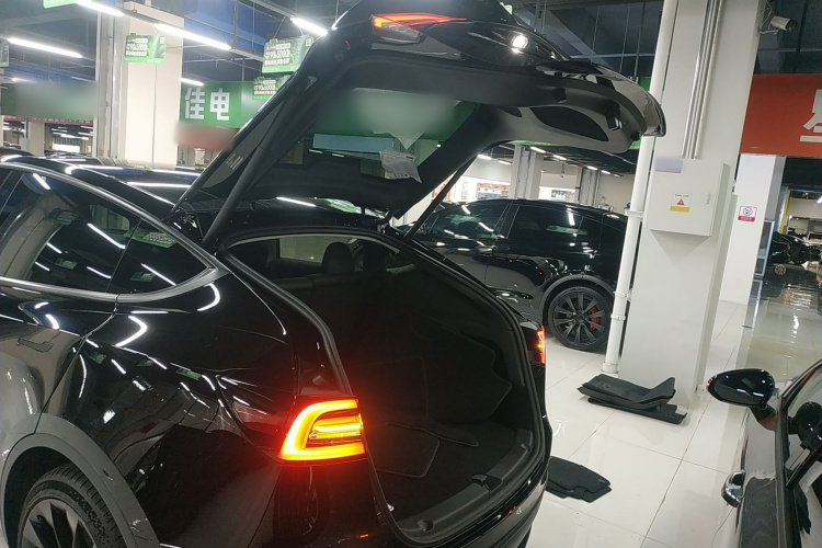 Tesla Model Y 2022 #19 Tesla Model Y 2022 car image #19