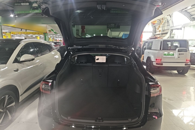 Tesla Model Y 2023 car image #19