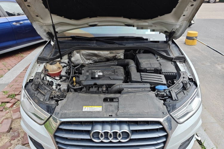 Audi Q3 2016 car image #22