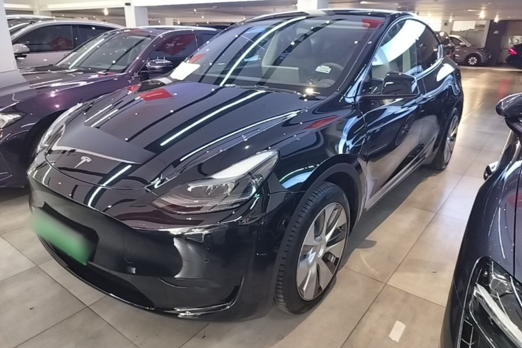 Tesla Model Y 2022 car image #2