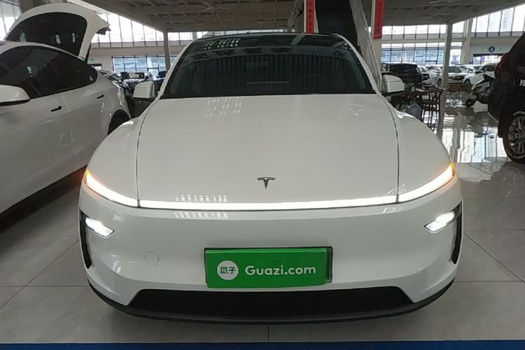 Tesla Model Y 2025 #3 Tesla Model Y 2025 car image #3