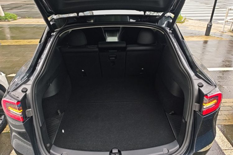 Tesla Model Y 2024 #19 Tesla Model Y 2024 car image #19