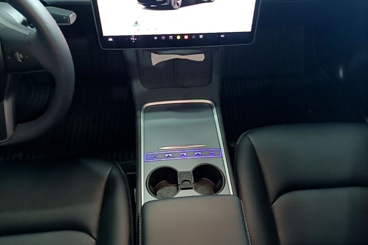 Tesla Model 3 2023 car image #14