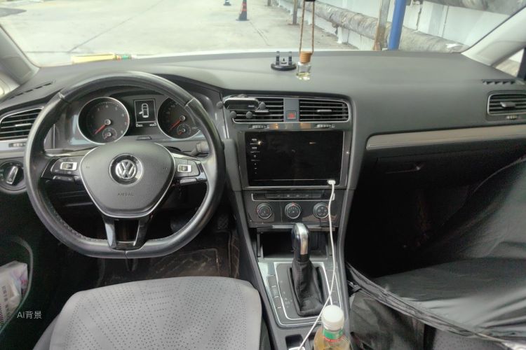 Volkswagen Golf 2020 car image #11