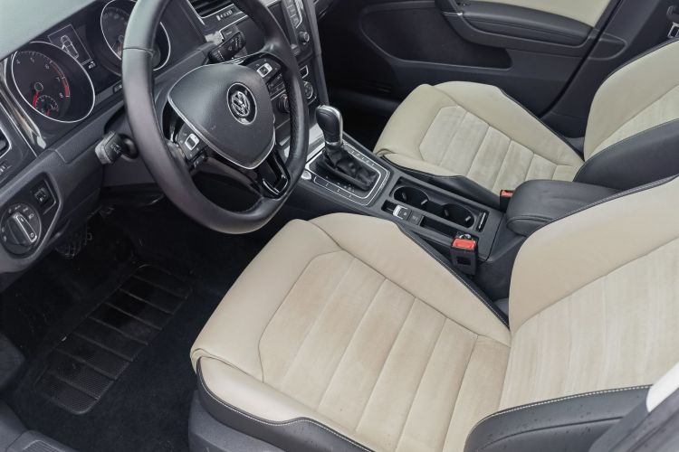 Volkswagen Golf 2017 car image #10