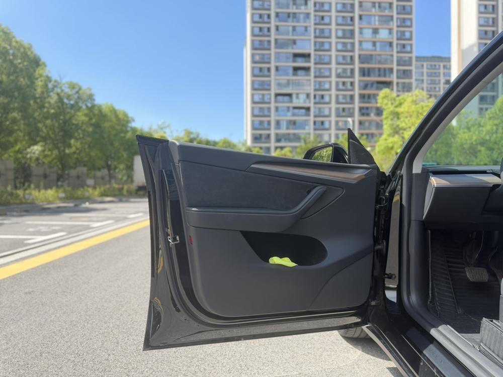 Tesla Model Y 2021 immagine di auto #17