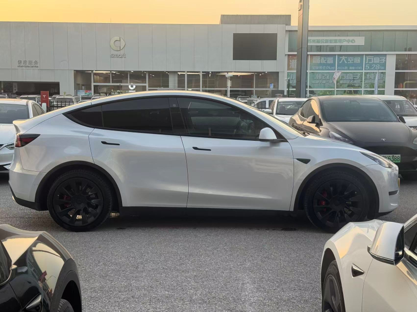 Tesla Model Y 2021 #6 Tesla Model Y 2021 car image #6