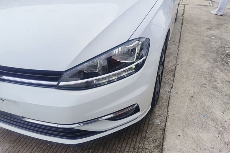 Volkswagen Golf 2020 car image #23