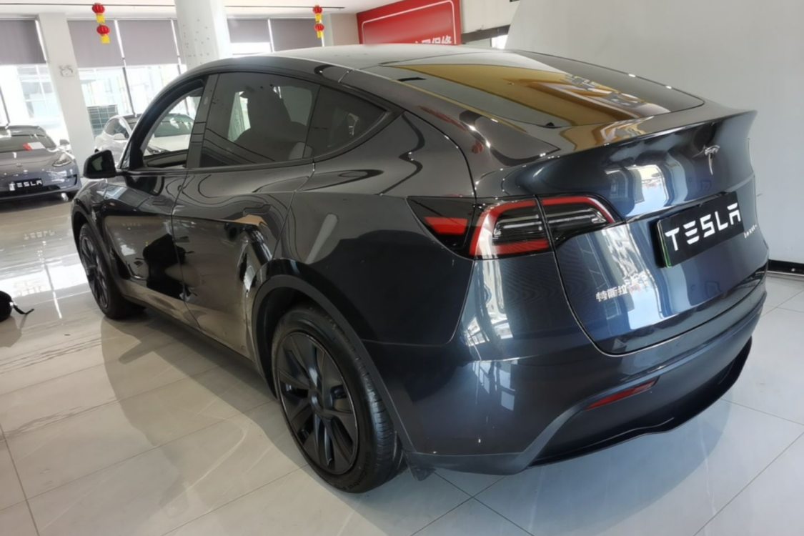 Tesla Model Y 2024 #3 Tesla Model Y 2024 car image #3