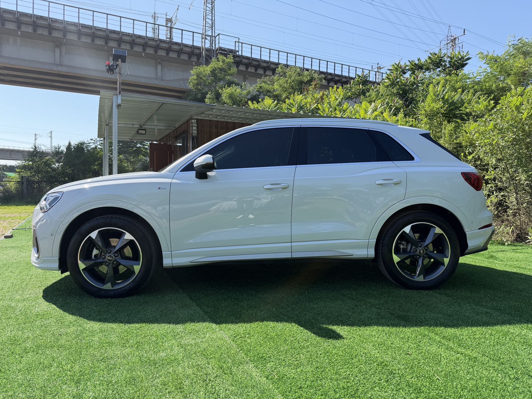 Audi Q3 2023 car image #7