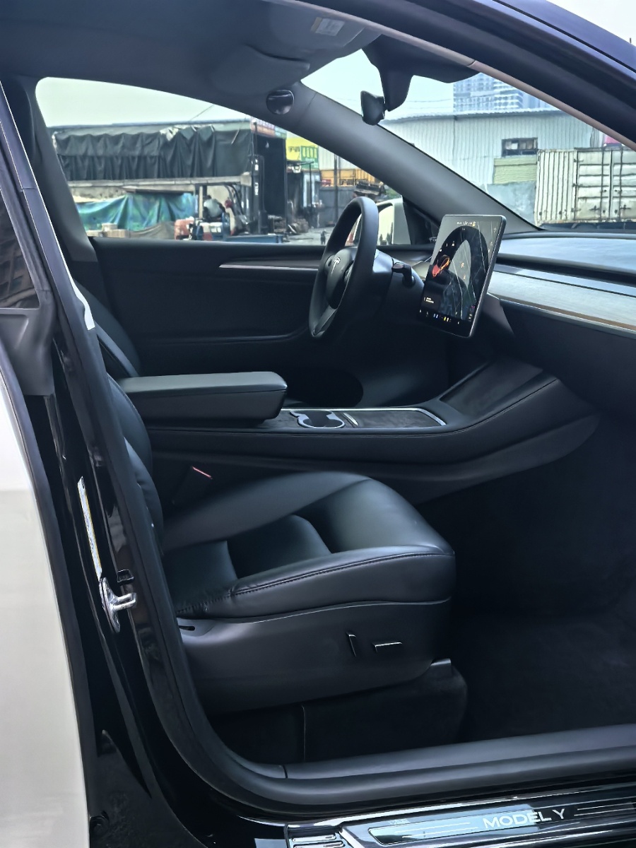 Tesla Model Y 2022 #9 Tesla Model Y 2022 car image #9