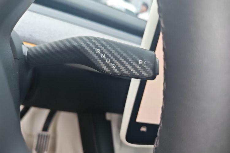 Tesla Model Y 2024 car image #14