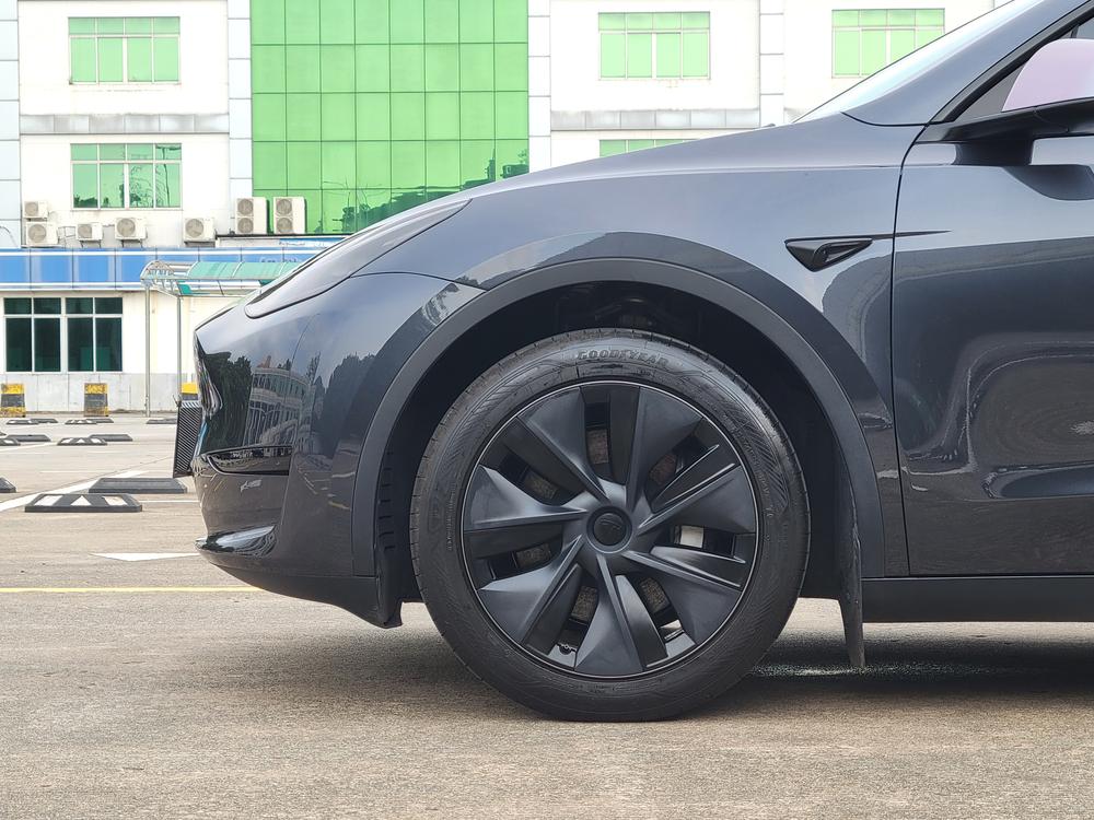 Tesla Model Y 2024 car image #3