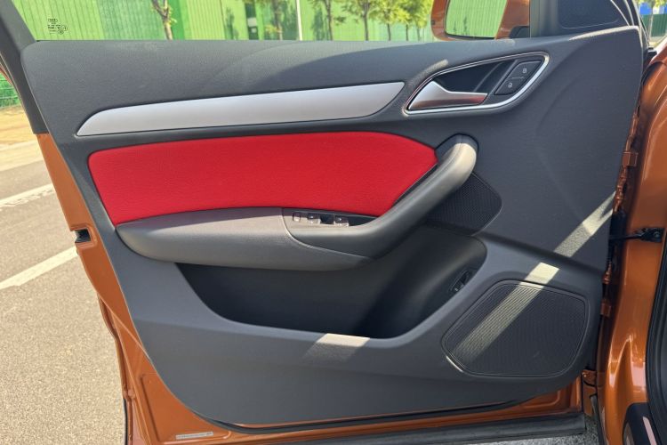 Audi Q3 2017 car image #18