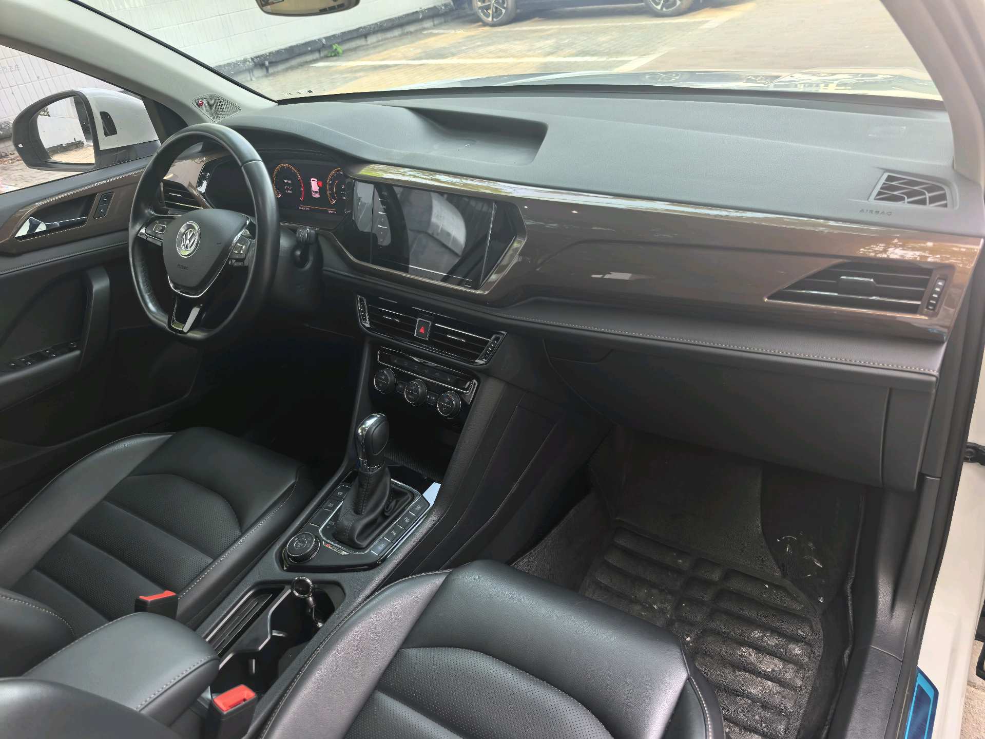 Volkswagen Tharu 2020 immagine di auto #13