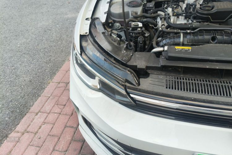 Volkswagen Golf 2025 car image #8