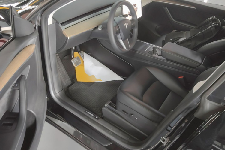 Tesla Model Y 2023 #16 Tesla Model Y 2023 car image #16