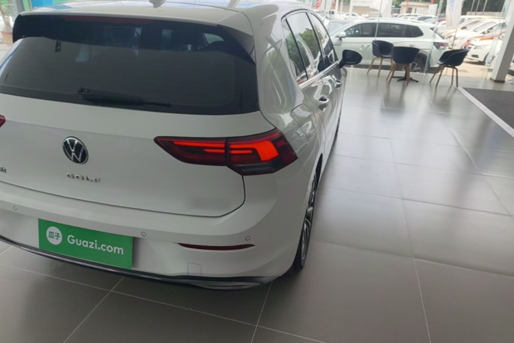 Volkswagen Golf 2024 car image #8
