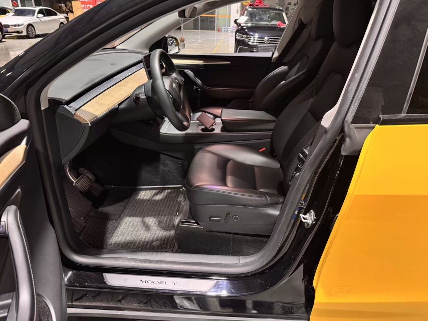 Tesla Model Y 2022 #5 Tesla Model Y 2022 car image #5