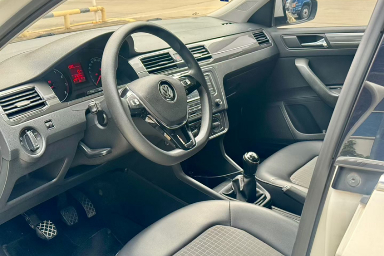 Volkswagen Santana 2016 car image #11