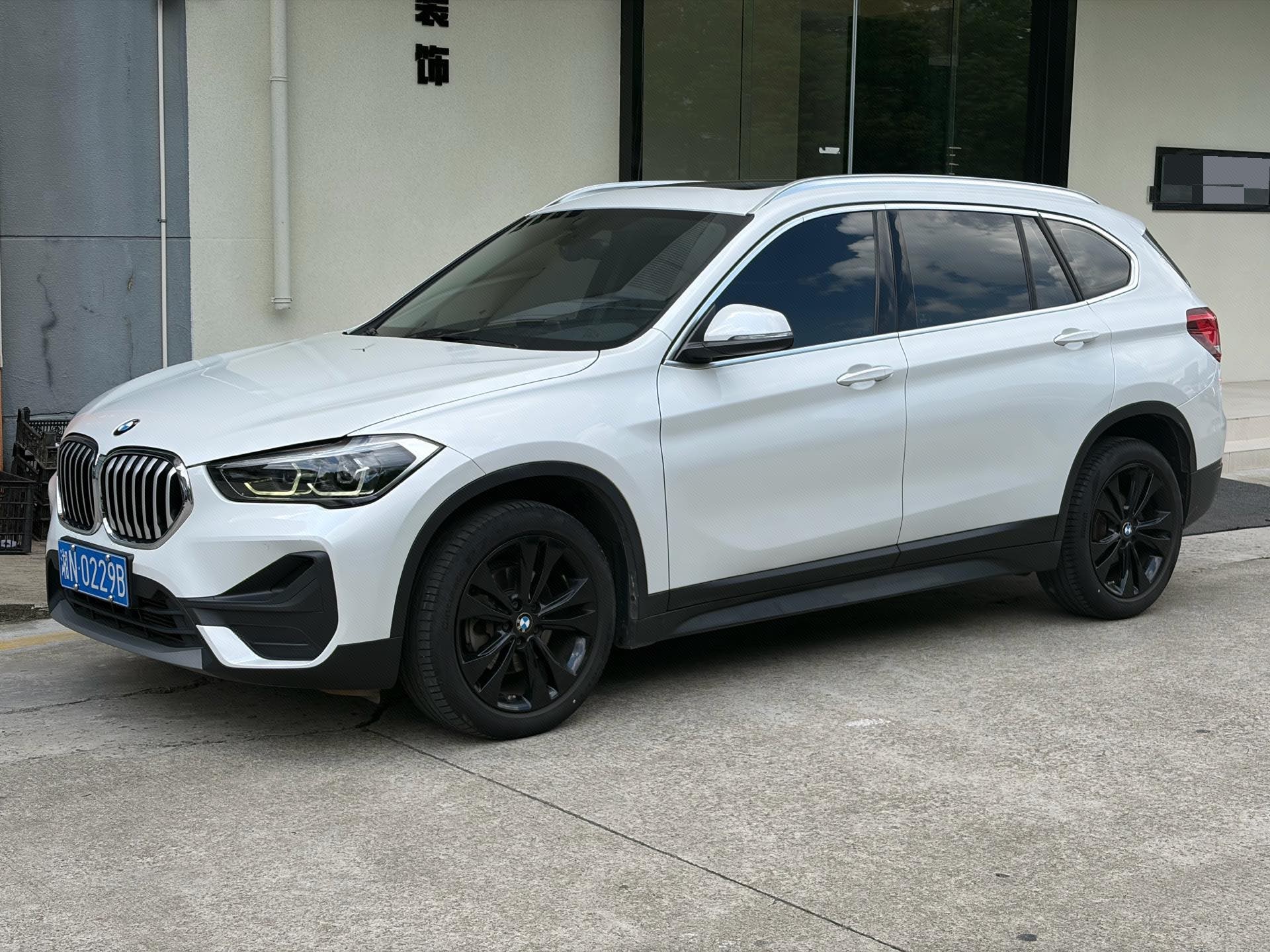 BMW X1 2021 car image 
