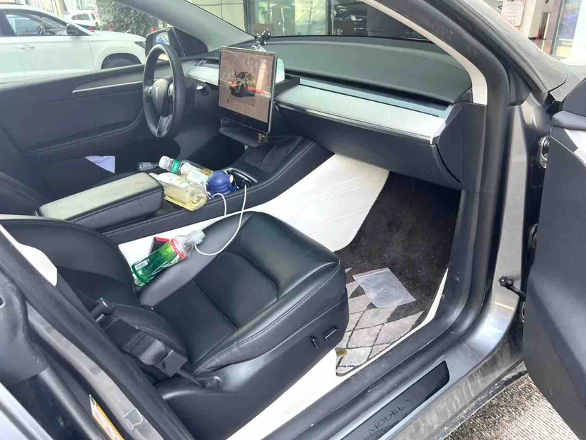 Tesla Model Y 2024 #4 Tesla Model Y 2024 صورة سيارة #4